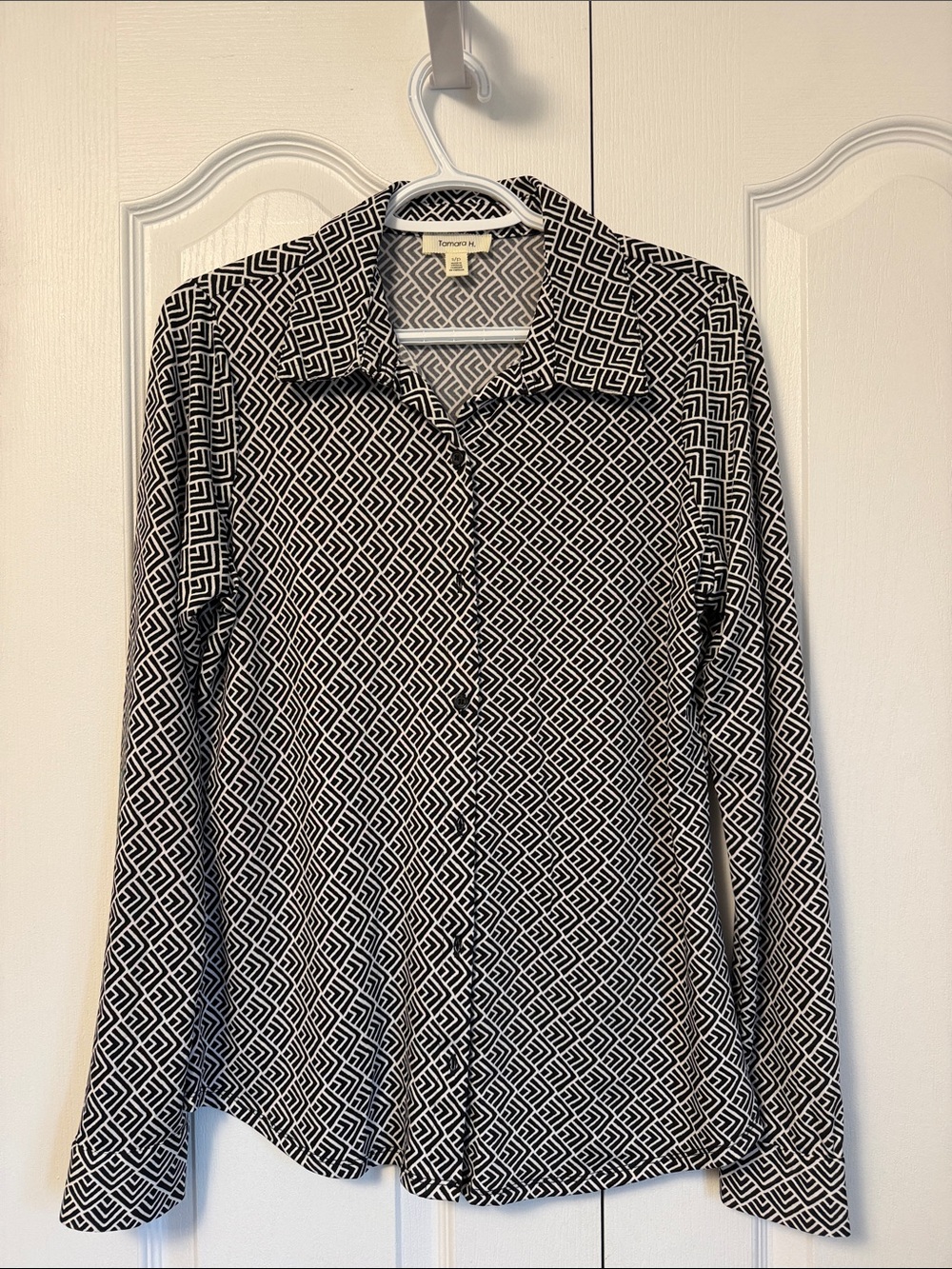 TAMARA H. Black and White Geometric collared shirt